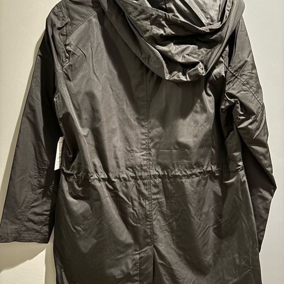 NWT black jacket with hood. Size small 4-6 - Picture 4 of 4